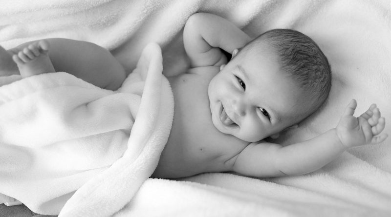 Ciemieniucha u niemowlaka – jak ją rozpoznać i leczyć? niemowlak